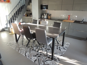 table ceramique extensible 200x100 chaises blanches et grises
