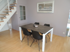 table ceramique pieds blancs